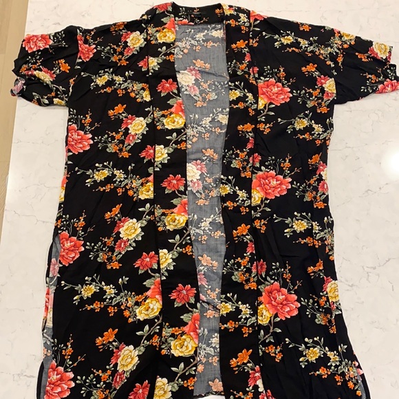 Forever 21 Other - Floral kimono